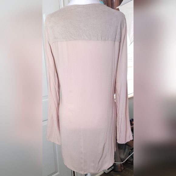 Monoreno Button-Up Faux Suade Tunic Women's S Taupe Lace Like Pattern w/ Eyelets - Picture 3 of 12